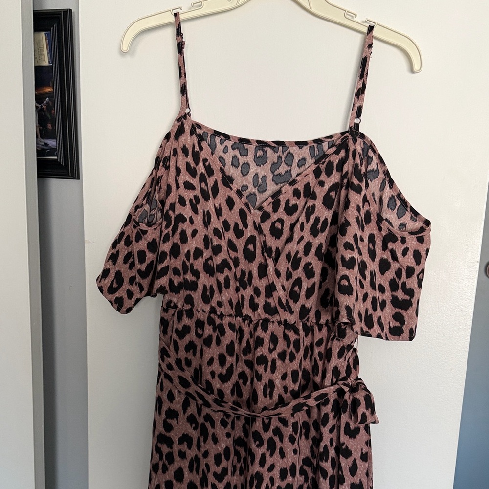 Chic Leopard Print Cold Shoulder Dress